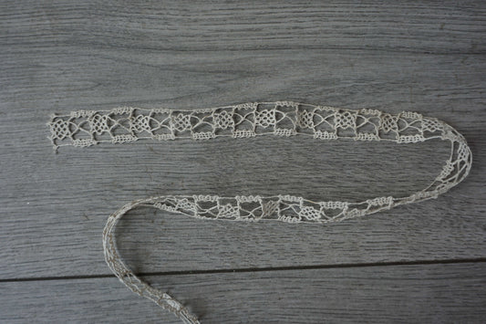 Vintage Crochet Lace Trim with Geometric Design