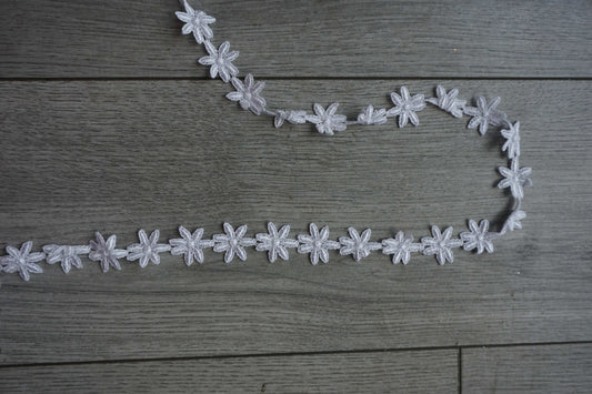 Large Daisy Lace Trim