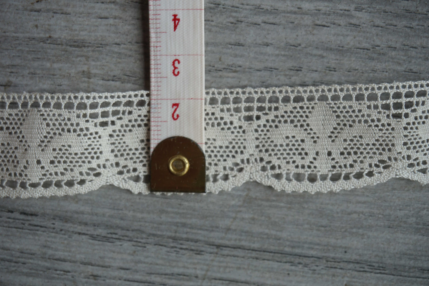Vintage Flor de Lis Lace Trim