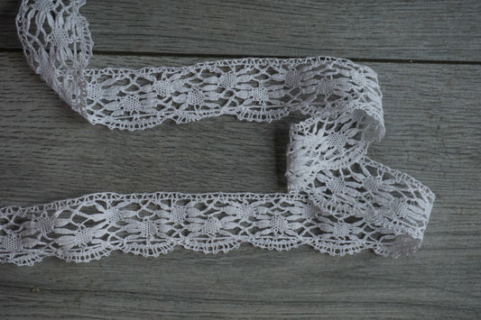 Vintage Style Lace Trim with Scalloped Edge