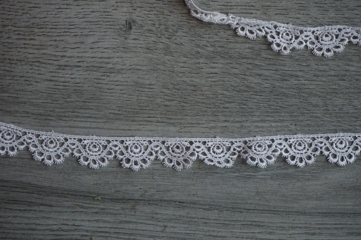 White Daisy Scalloped Lace Trim