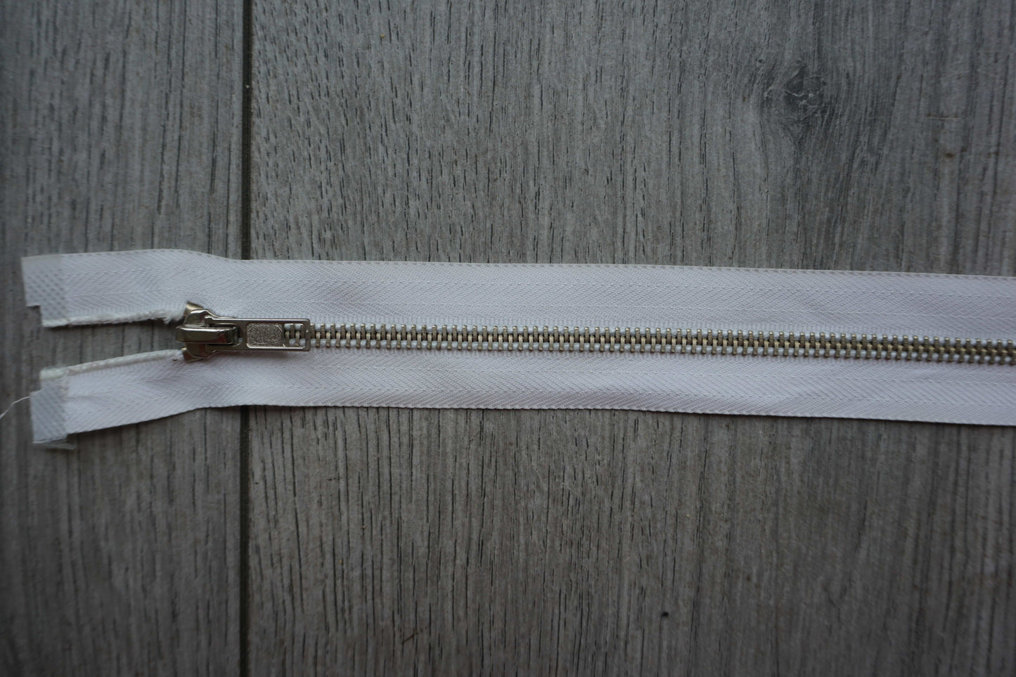 Open Ended Sliver Metal Zip White & Turquoise