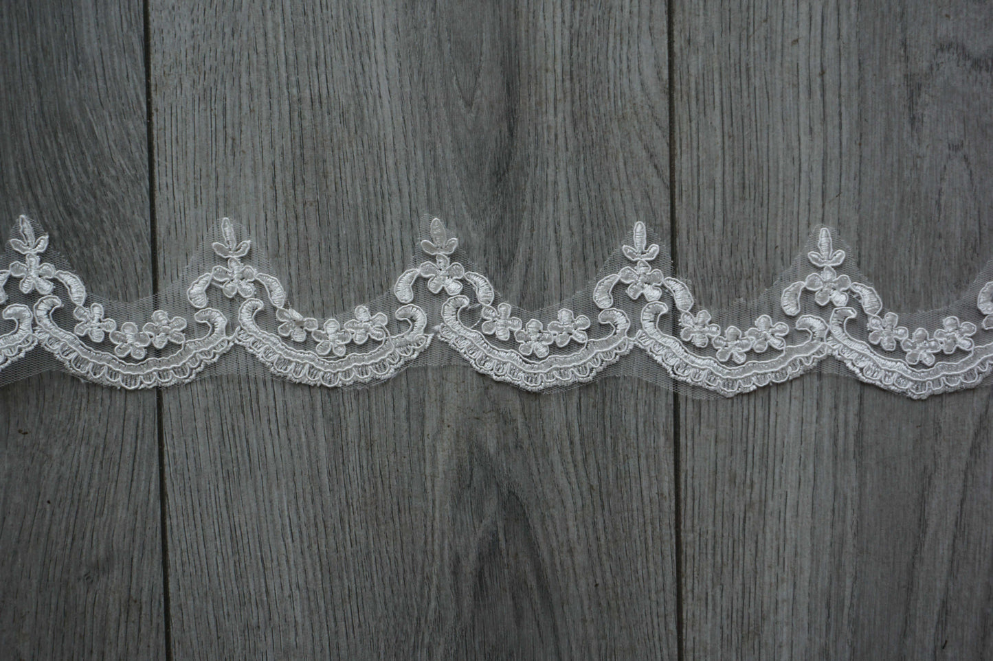 Elegant Scalloped Edge Lace Trim