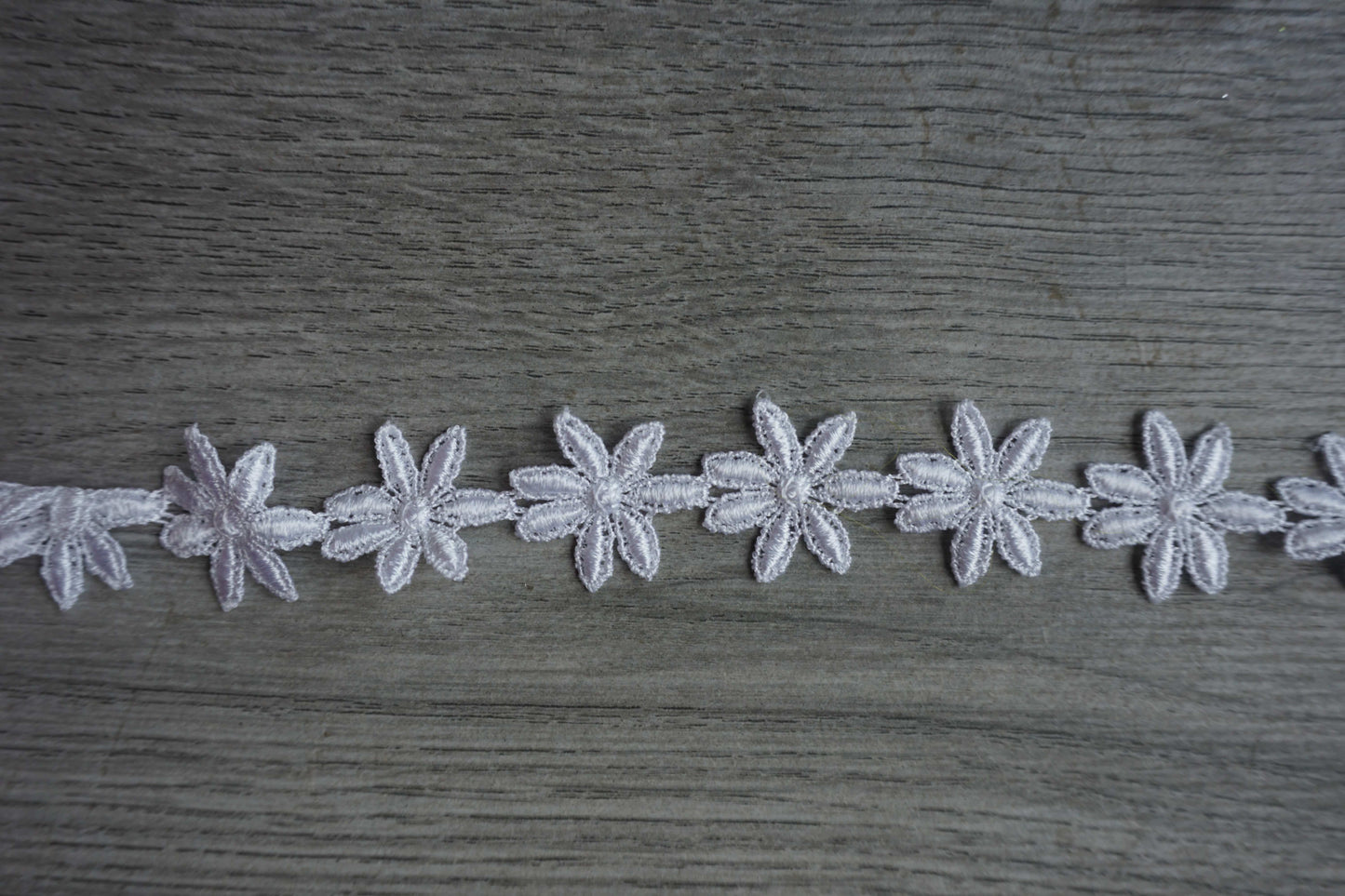 Large Daisy Lace Trim