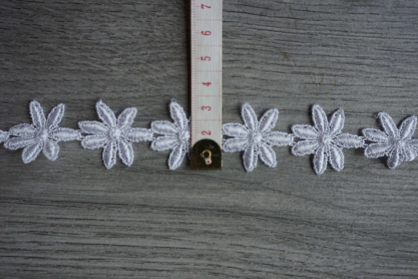 Large Daisy Lace Trim