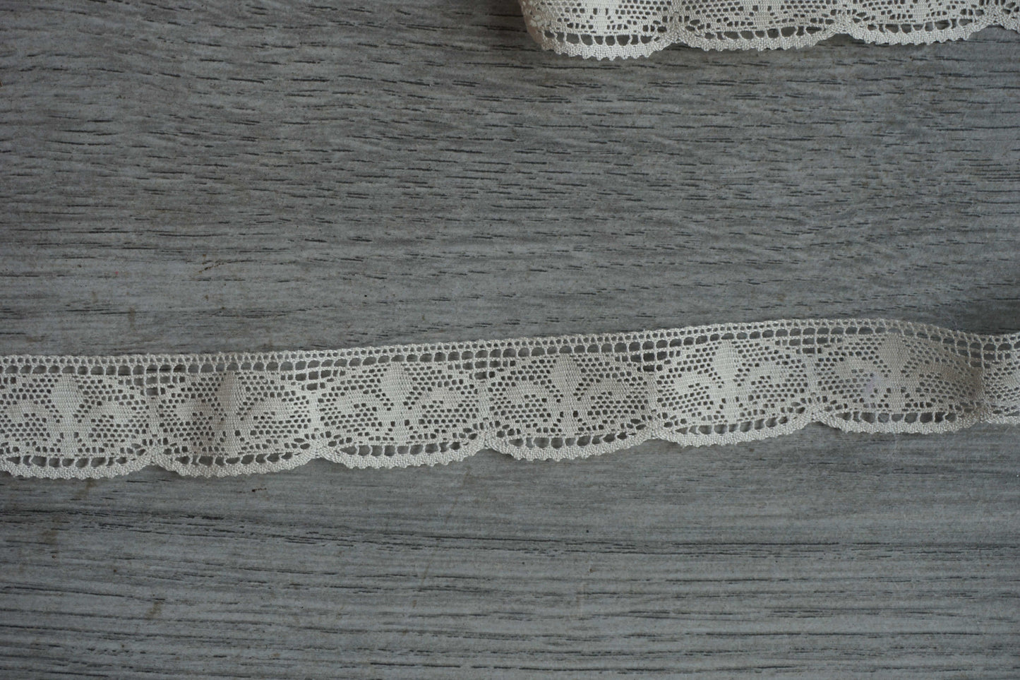 Vintage Flor de Lis Lace Trim