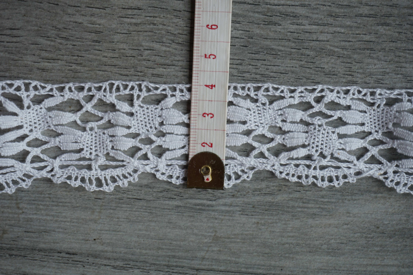 Vintage Style Lace Trim with Scalloped Edge