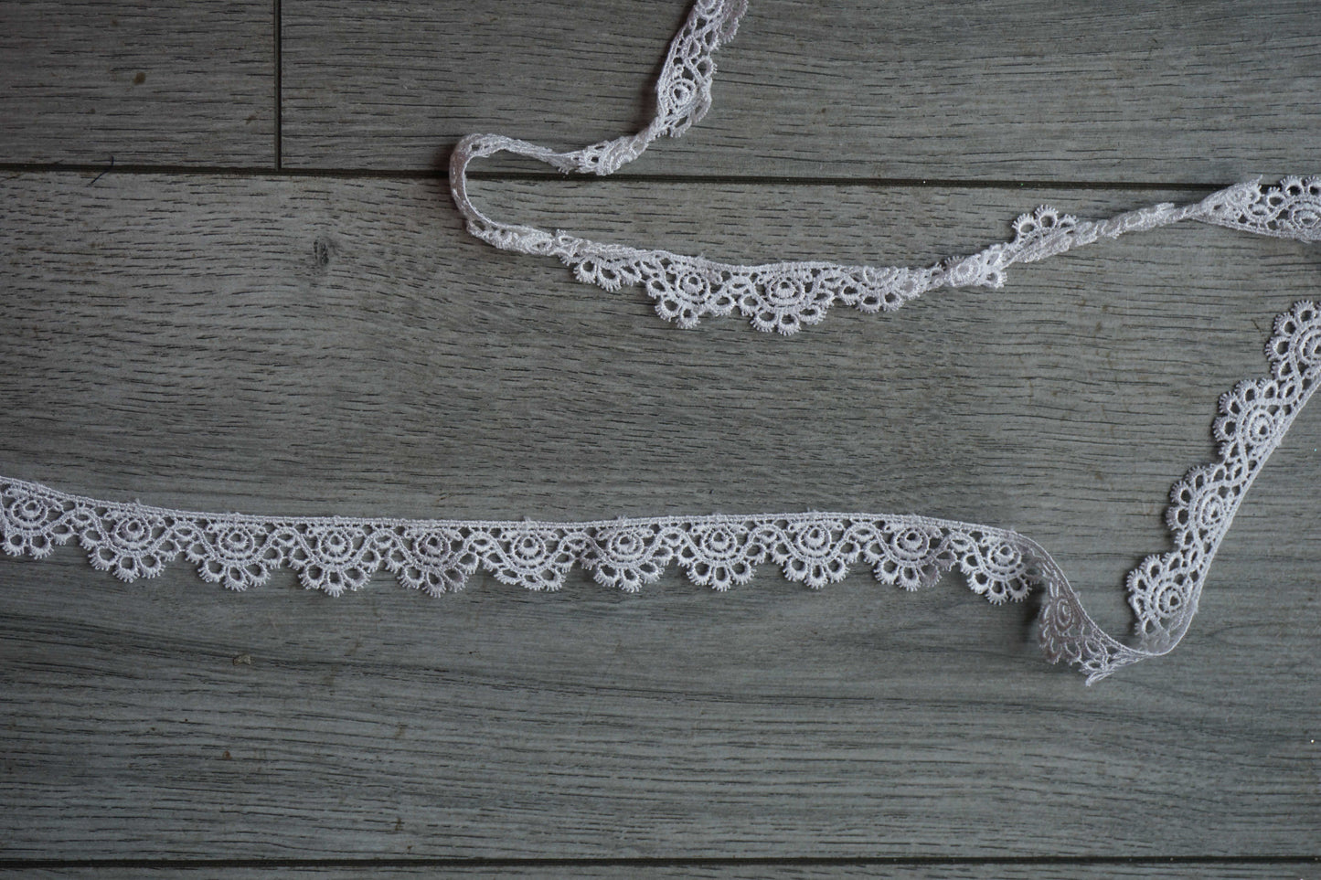 White Daisy Scalloped Lace Trim