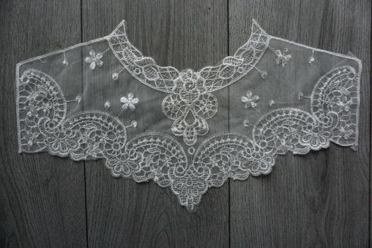 Elegant White Lace Appliqué Collar