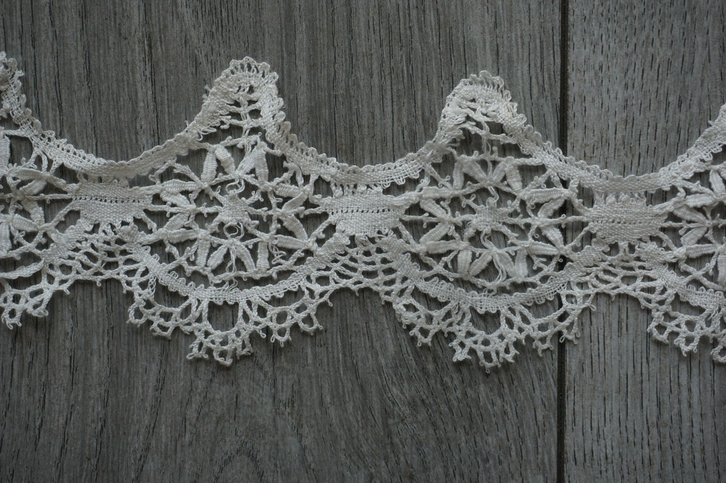 Vintage Crochet Lace Trim – Scalloped Edge