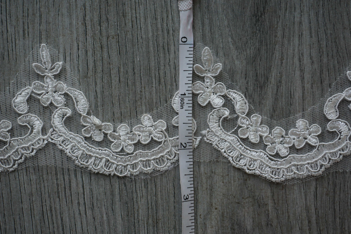Elegant Scalloped Edge Lace Trim