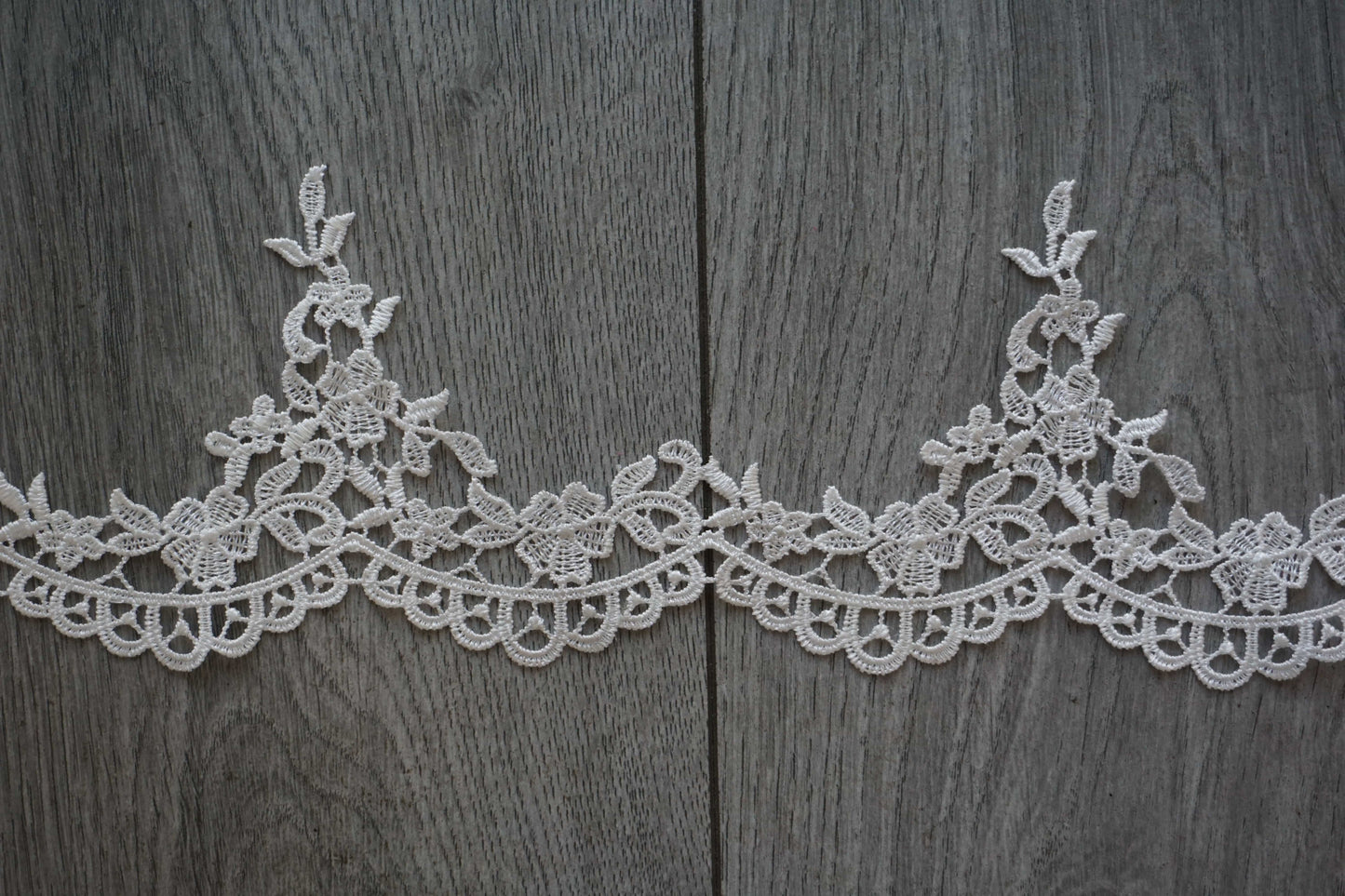 Narrow Lace Trim – Floral Design